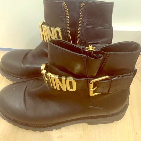mens moschino boots